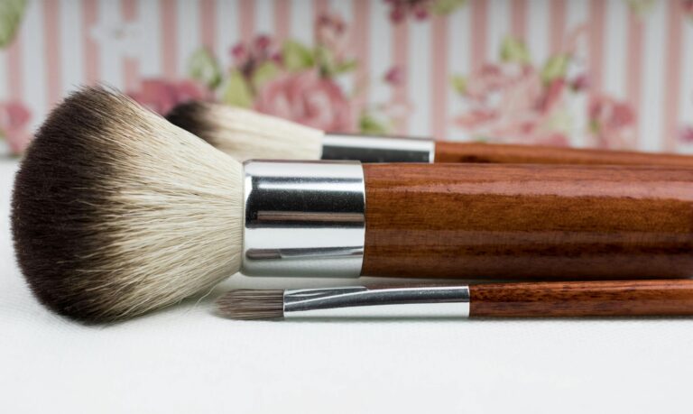 Best 5 Eco-Friendly Makeup Brushes: How to choose the right one for you